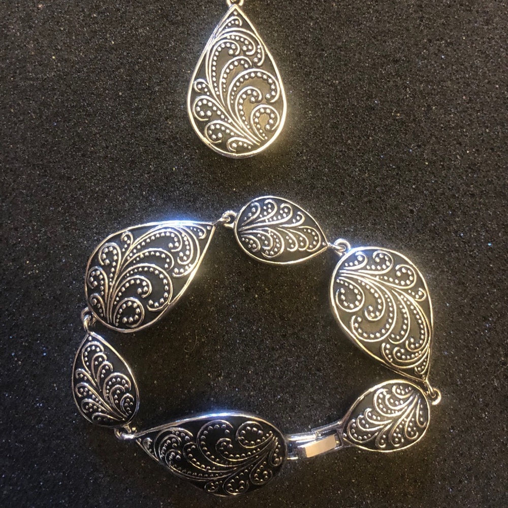 Lia Sophia Bracelet and Pendant Set